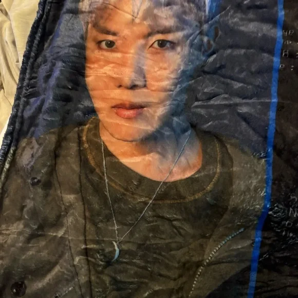 BTS THROW BLANKET - Picture 6 of 9